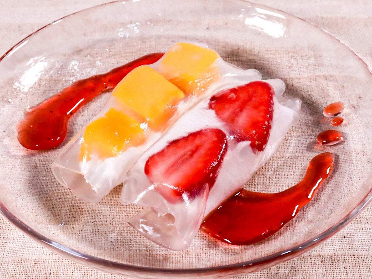 透明なクリームわらび餅クレープ